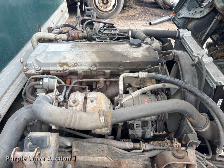 image for item DT2871 2002 Isuzu NPR box truck