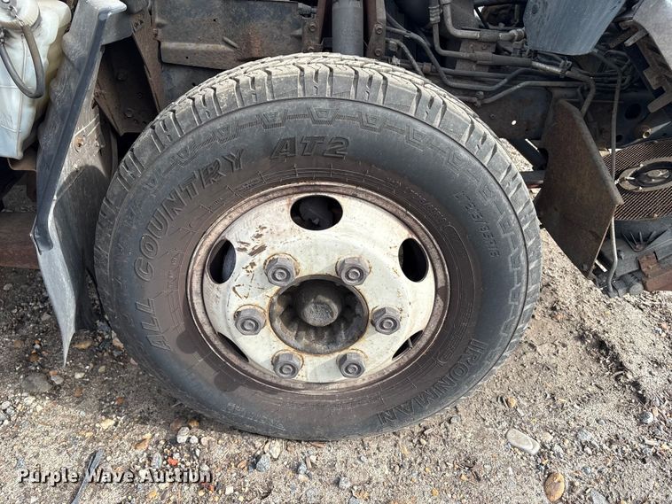 image for item DT2871 2002 Isuzu NPR box truck