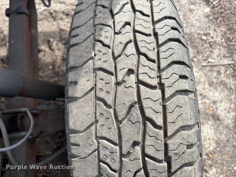 image for item DT2871 2002 Isuzu NPR box truck