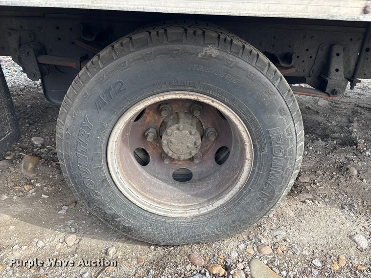 image for item DT2871 2002 Isuzu NPR box truck