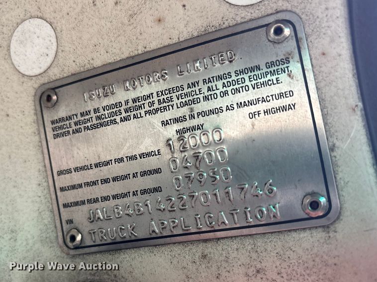 image for item DT2871 2002 Isuzu NPR box truck