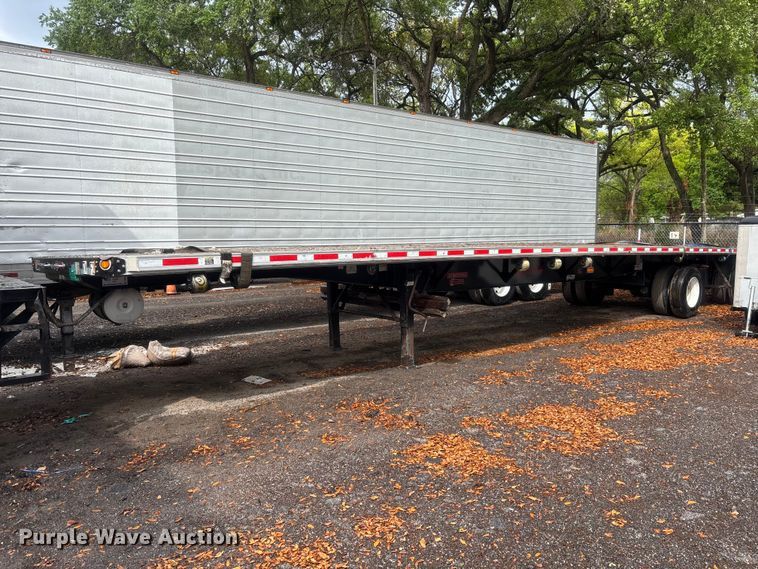 image for item DU0406 2017 Fontaine flatbed trailer