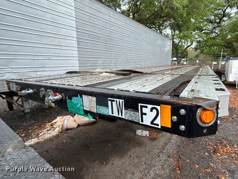 image for item DU0406 2017 Fontaine flatbed trailer