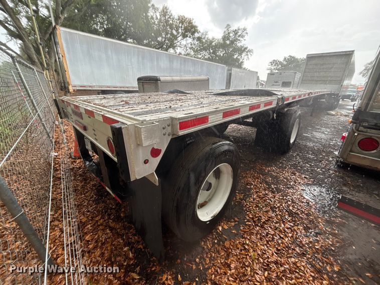 image for item DU0406 2017 Fontaine flatbed trailer