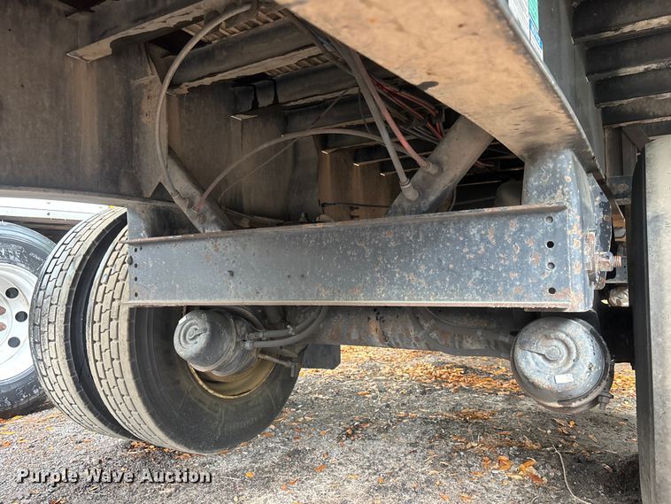 image for item DU0406 2017 Fontaine flatbed trailer