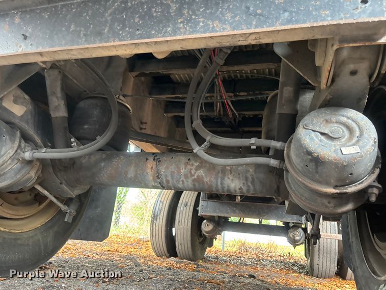 image for item DU0406 2017 Fontaine flatbed trailer