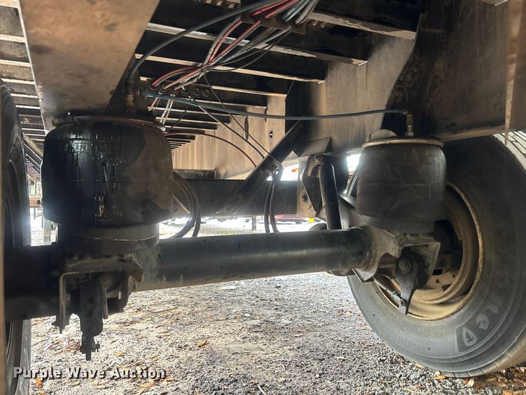 image for item DU0406 2017 Fontaine flatbed trailer