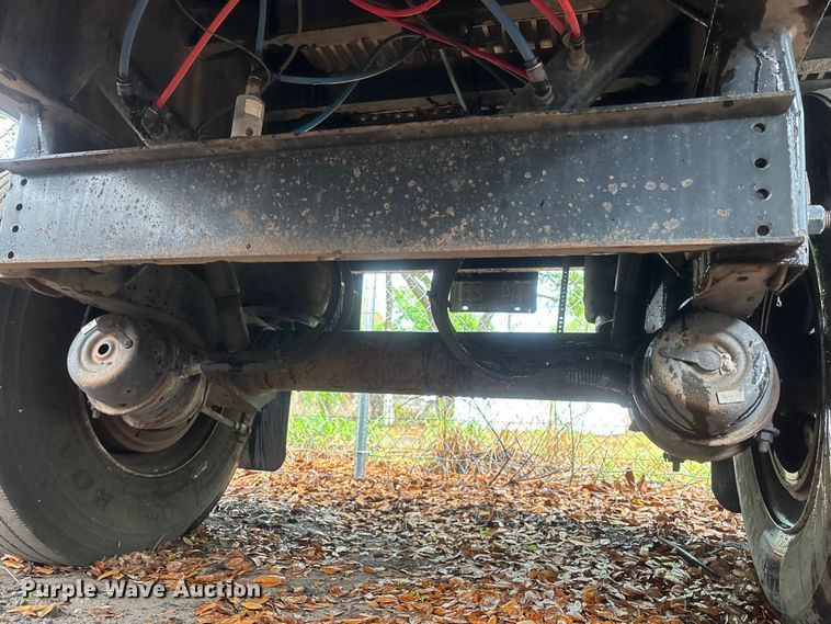 image for item DU0406 2017 Fontaine flatbed trailer