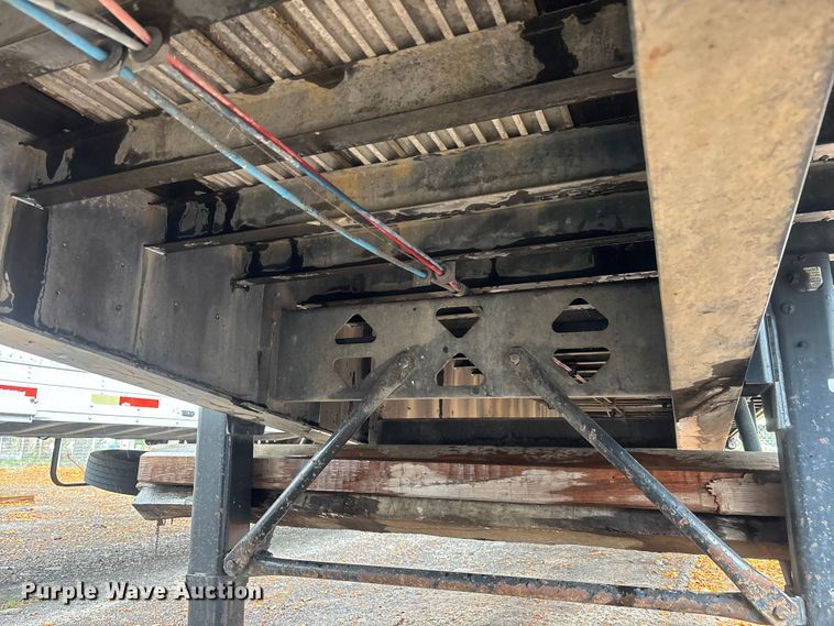 image for item DU0406 2017 Fontaine flatbed trailer