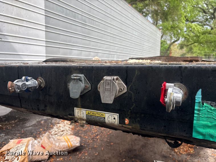 image for item DU0406 2017 Fontaine flatbed trailer