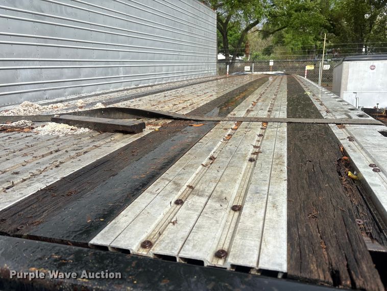 image for item DU0406 2017 Fontaine flatbed trailer