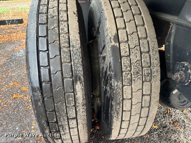 image for item DU0406 2017 Fontaine flatbed trailer