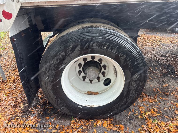 image for item DU0406 2017 Fontaine flatbed trailer