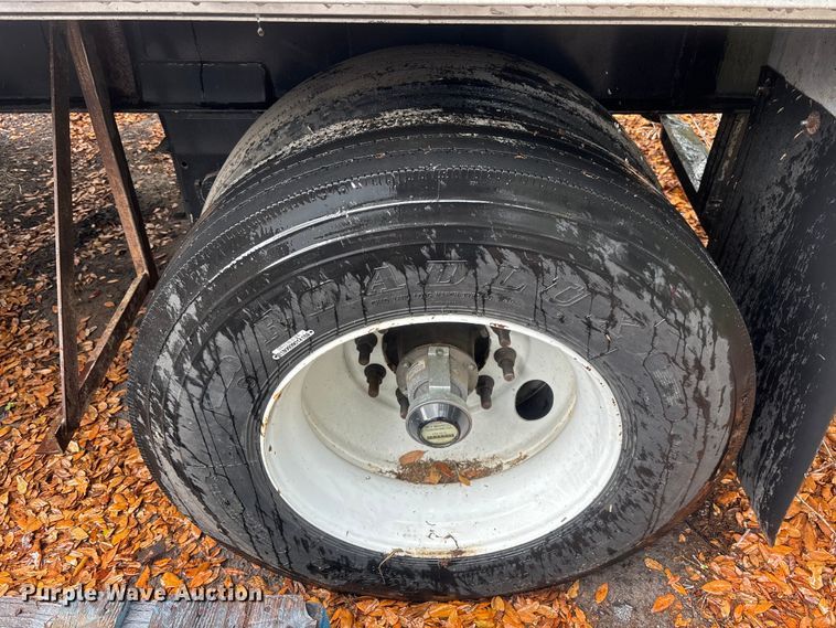 image for item DU0406 2017 Fontaine flatbed trailer