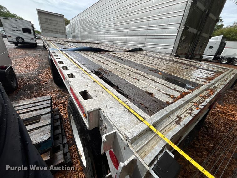 image for item DU0406 2017 Fontaine flatbed trailer