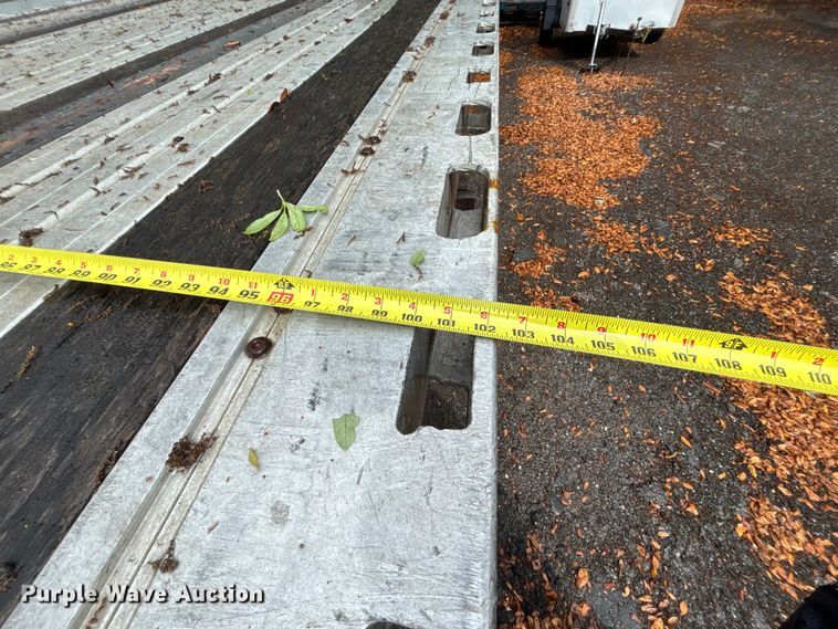 image for item DU0406 2017 Fontaine flatbed trailer