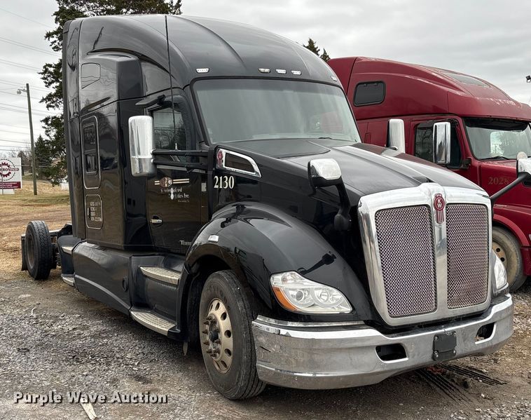 image for item DU2552 2018 Kenworth T680 semi truck