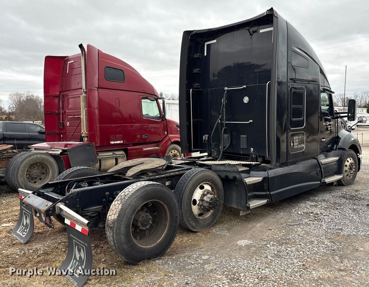 image for item DU2552 2018 Kenworth T680 semi truck