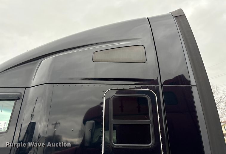 image for item DU2552 2018 Kenworth T680 semi truck