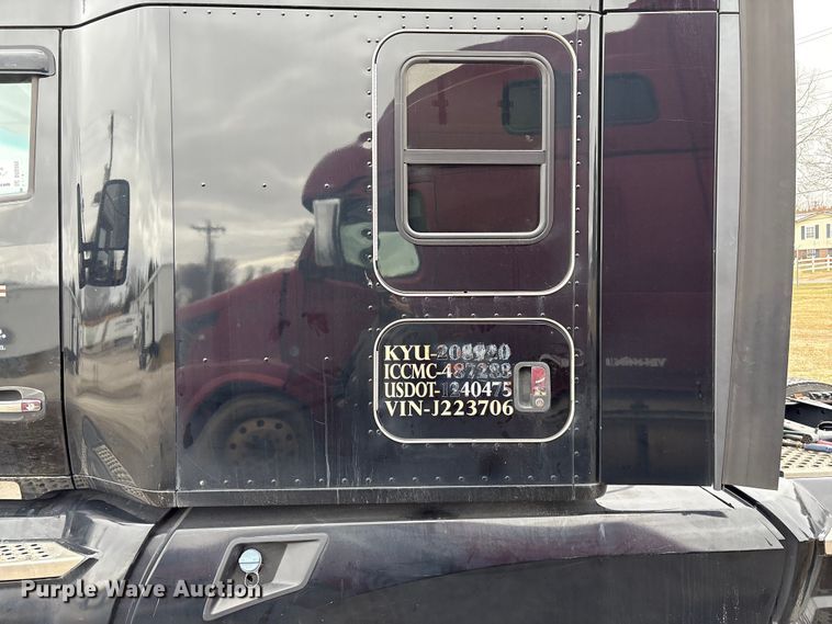 image for item DU2552 2018 Kenworth T680 semi truck