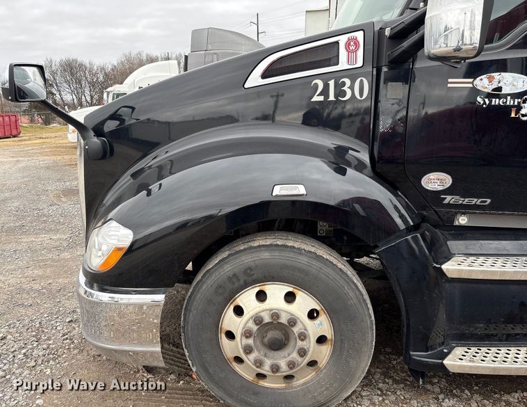 image for item DU2552 2018 Kenworth T680 semi truck