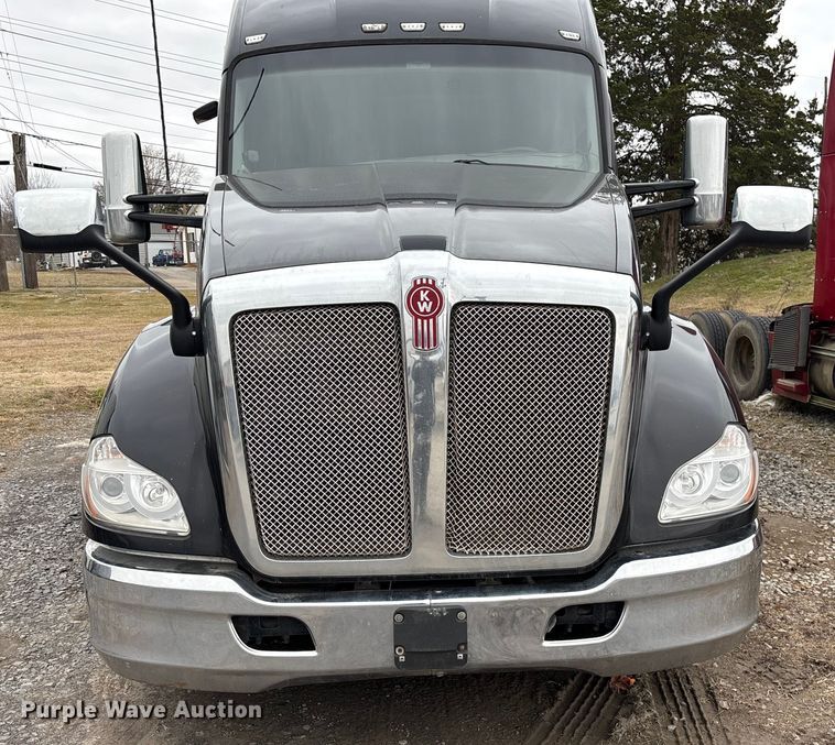 image for item DU2552 2018 Kenworth T680 semi truck