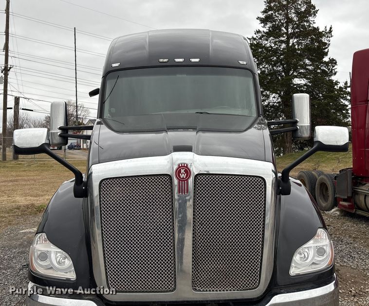 image for item DU2552 2018 Kenworth T680 semi truck