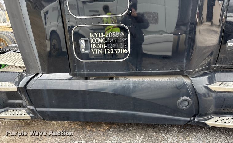 image for item DU2552 2018 Kenworth T680 semi truck