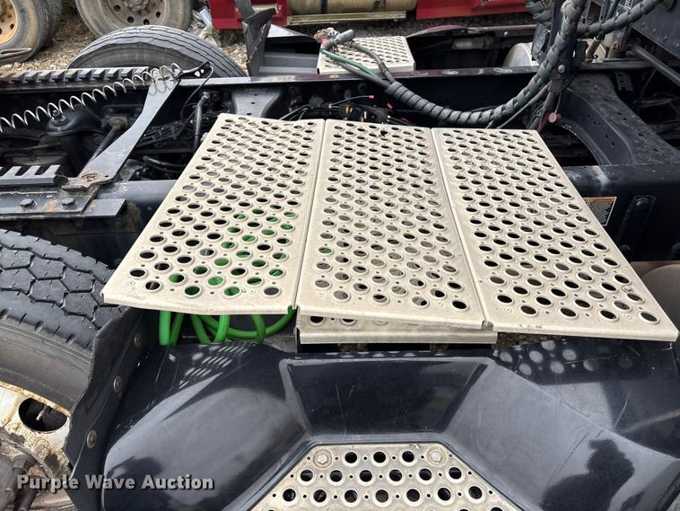 image for item DU2552 2018 Kenworth T680 semi truck