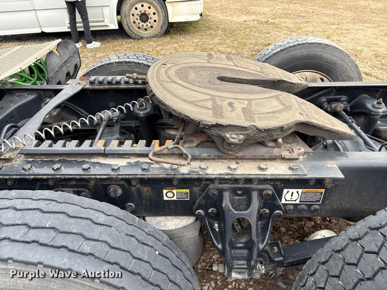 image for item DU2552 2018 Kenworth T680 semi truck