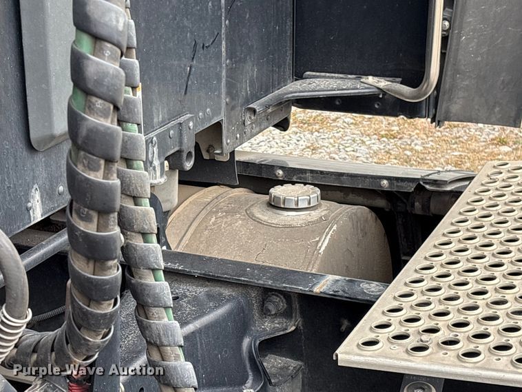 image for item DU2552 2018 Kenworth T680 semi truck