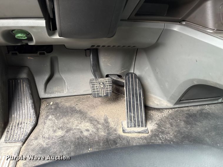 image for item DU2552 2018 Kenworth T680 semi truck