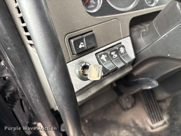 image for item DU2552 2018 Kenworth T680 semi truck