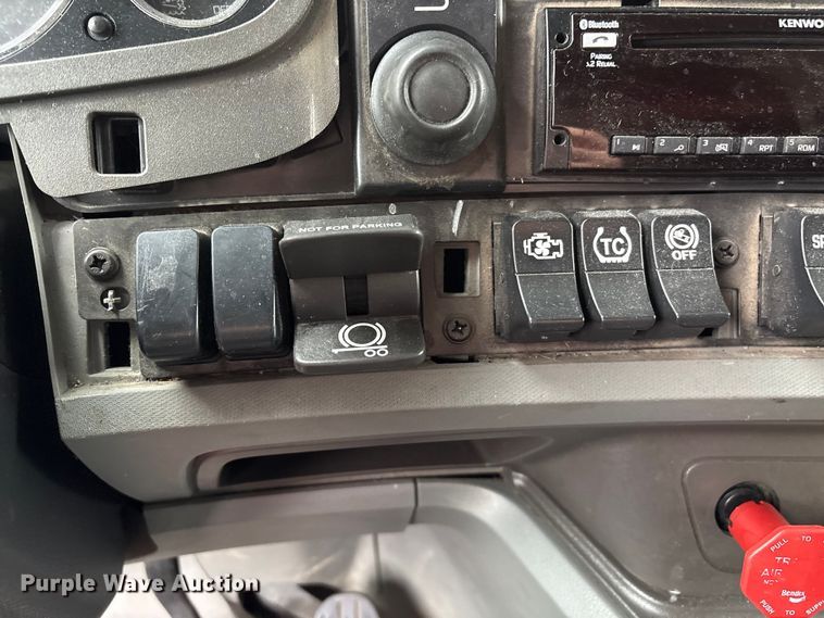 image for item DU2552 2018 Kenworth T680 semi truck