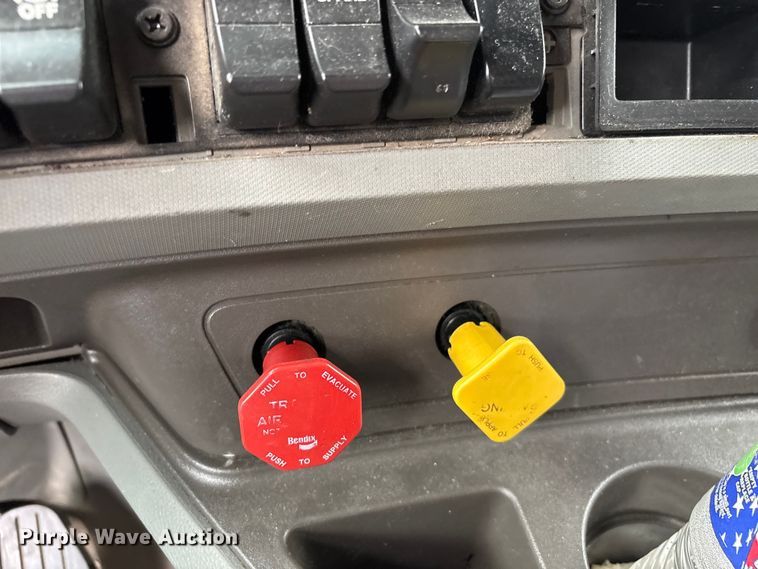 image for item DU2552 2018 Kenworth T680 semi truck