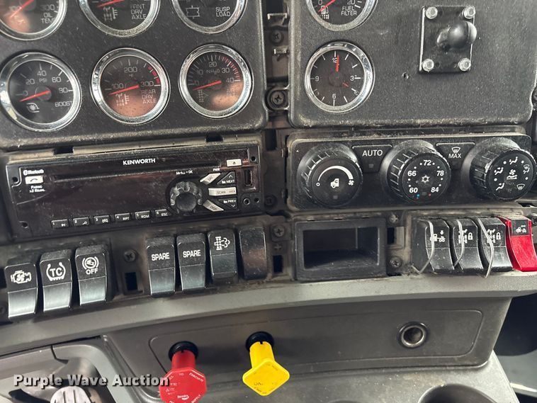 image for item DU2552 2018 Kenworth T680 semi truck