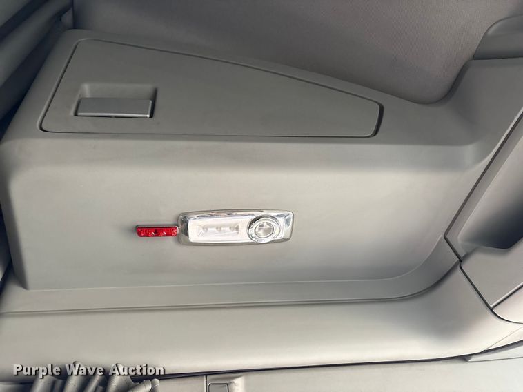 image for item DU2552 2018 Kenworth T680 semi truck