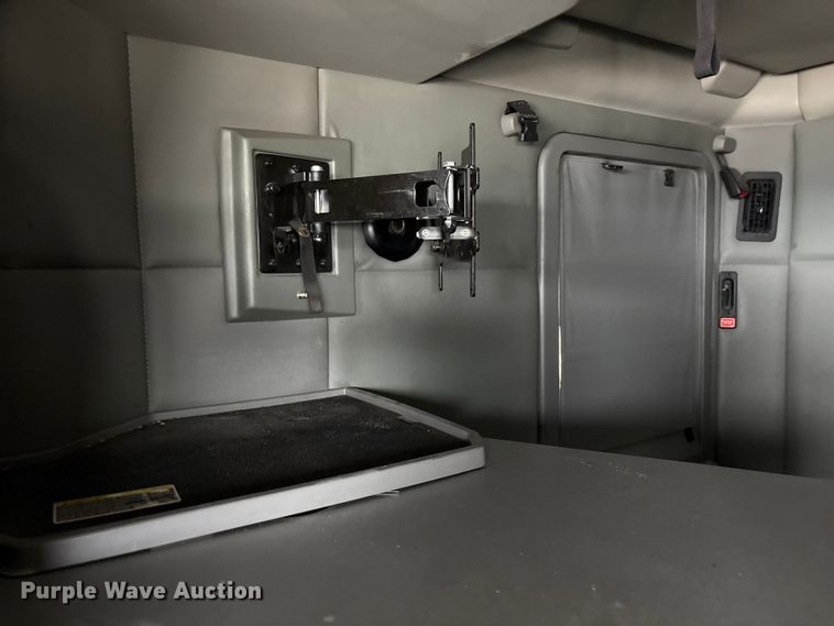 image for item DU2552 2018 Kenworth T680 semi truck