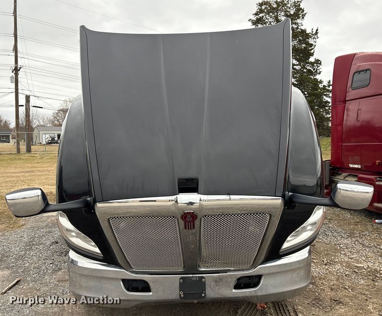 image for item DU2552 2018 Kenworth T680 semi truck