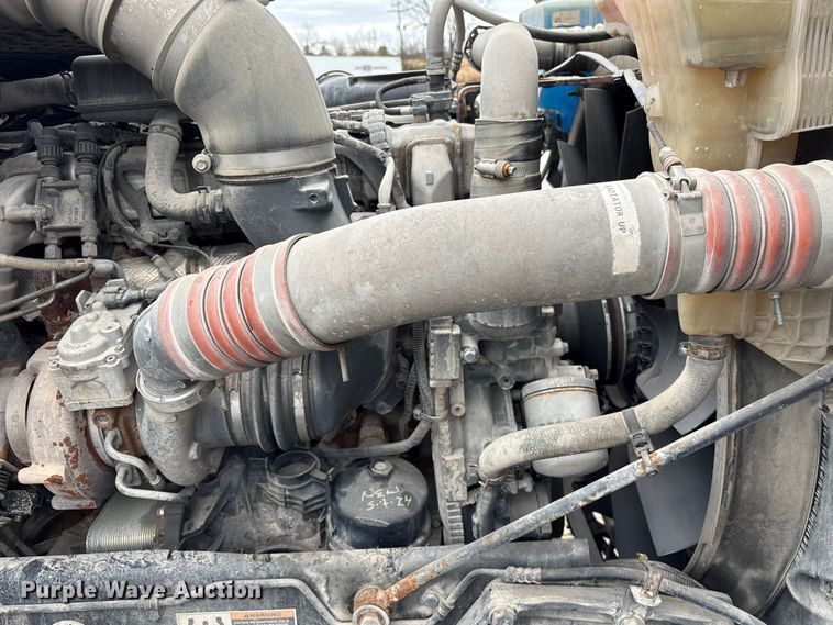 image for item DU2552 2018 Kenworth T680 semi truck