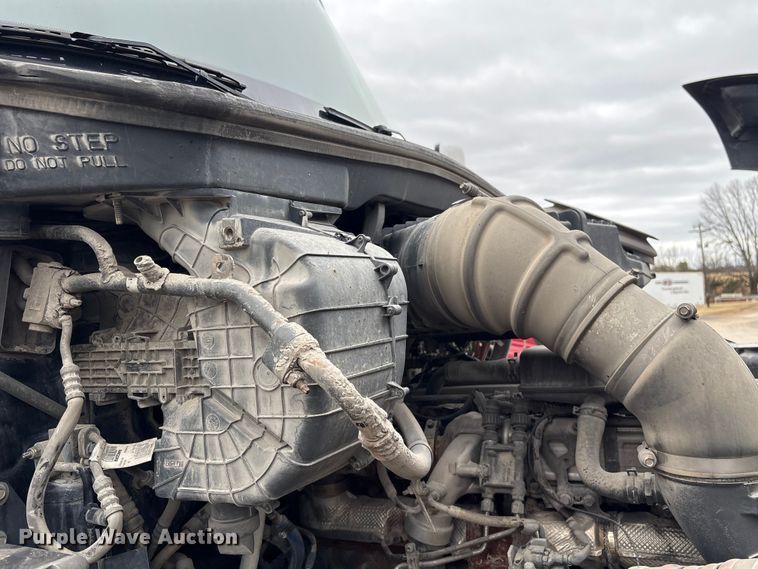 image for item DU2552 2018 Kenworth T680 semi truck