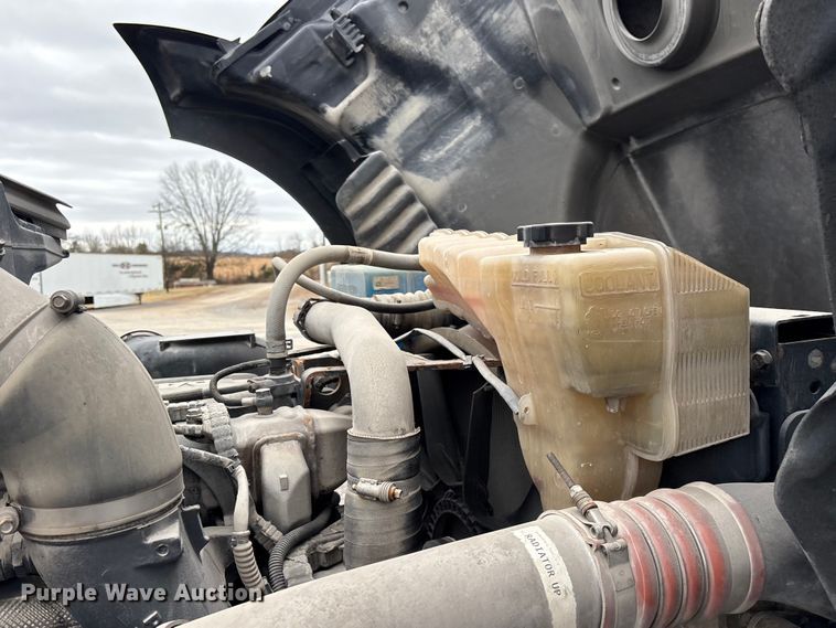 image for item DU2552 2018 Kenworth T680 semi truck