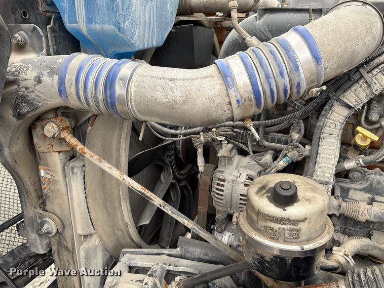 image for item DU2552 2018 Kenworth T680 semi truck