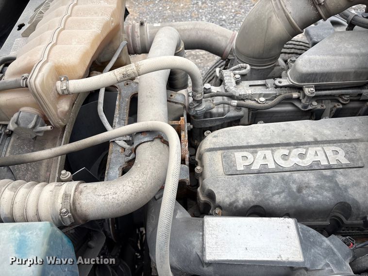 image for item DU2552 2018 Kenworth T680 semi truck