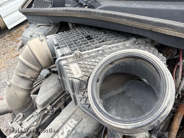 image for item DU2552 2018 Kenworth T680 semi truck