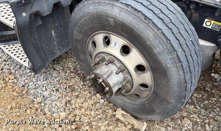 image for item DU2552 2018 Kenworth T680 semi truck