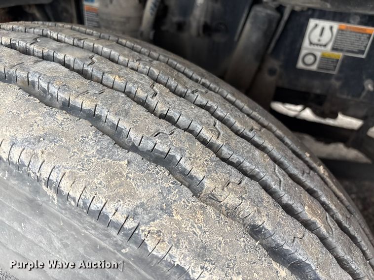 image for item DU2552 2018 Kenworth T680 semi truck