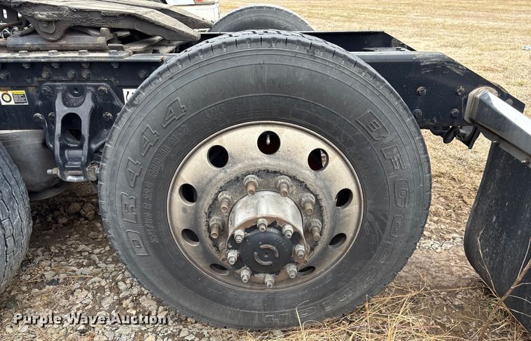 image for item DU2552 2018 Kenworth T680 semi truck