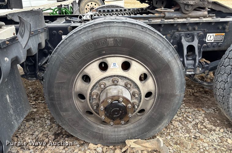 image for item DU2552 2018 Kenworth T680 semi truck