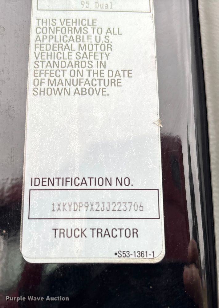 image for item DU2552 2018 Kenworth T680 semi truck